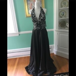 Paris Tony Bowls Black & White Beaded Evening Gown Size 10